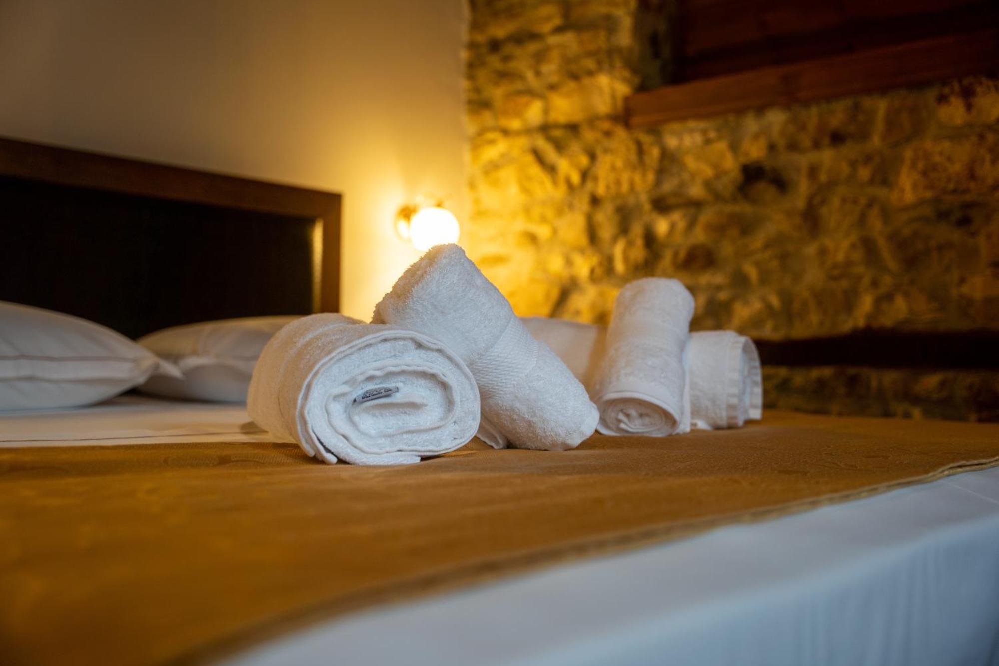Hotel Kapllani Berat Quarto foto