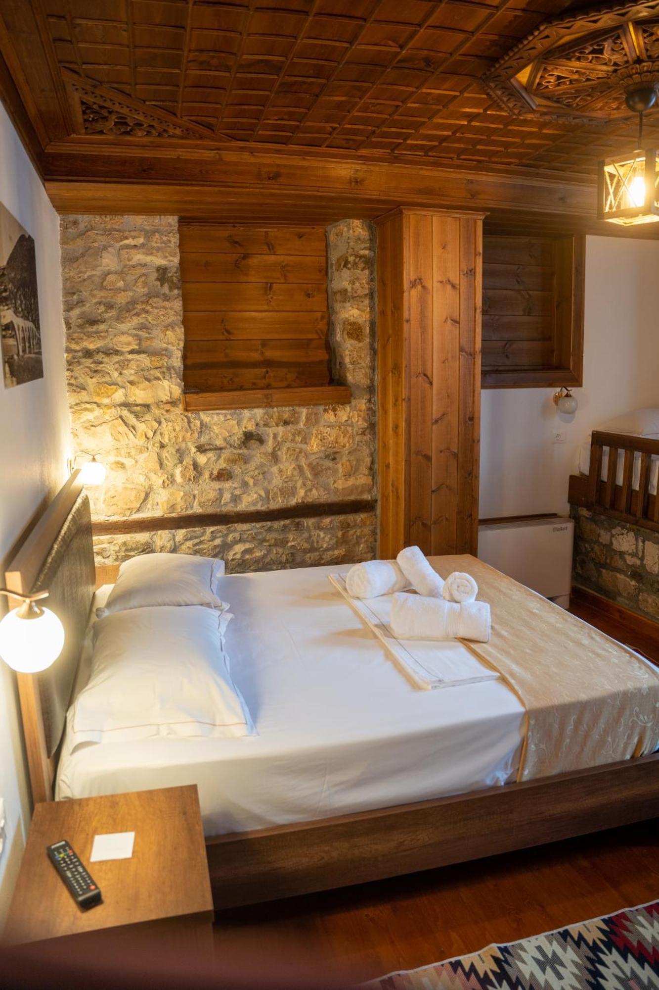 Hotel Kapllani Berat Quarto foto