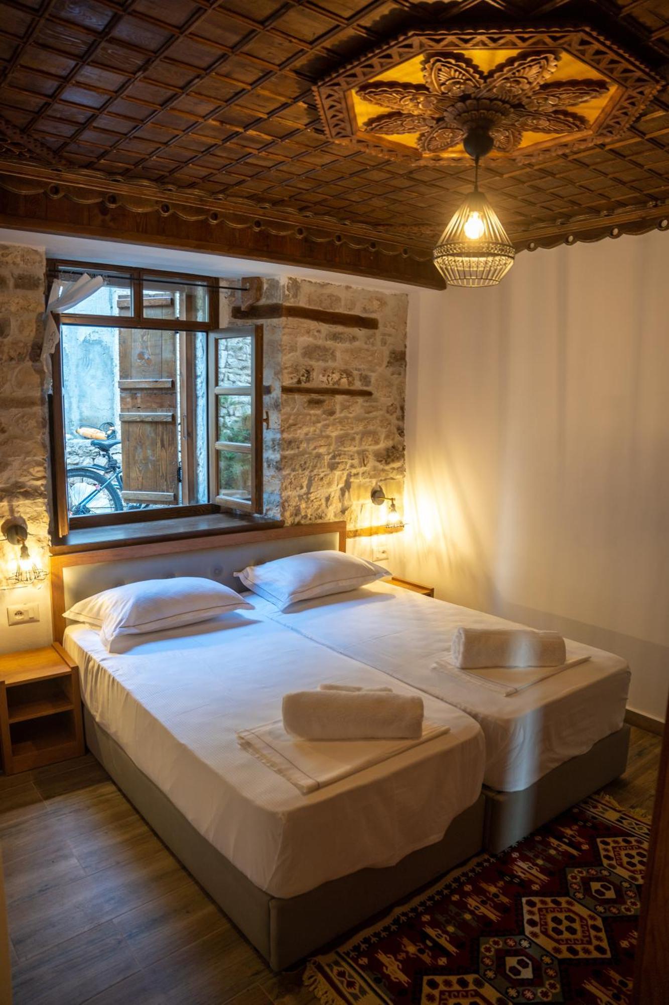 Hotel Kapllani Berat Quarto foto