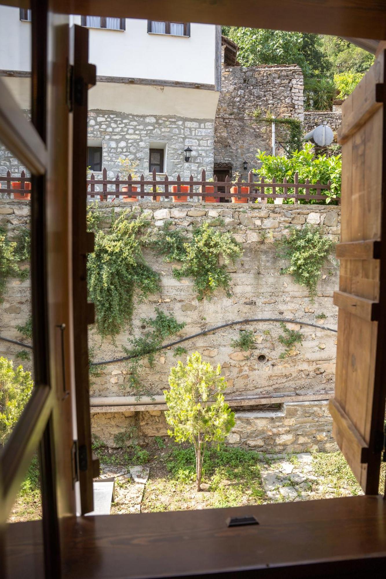 Hotel Kapllani Berat Quarto foto